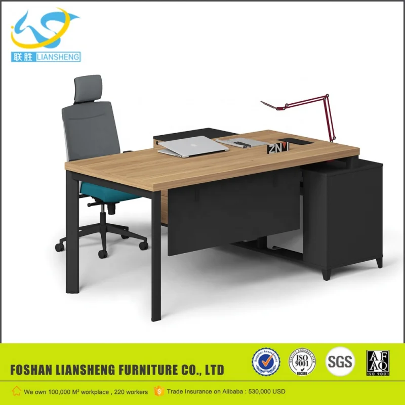 personnalisé. Grande bureau de direction d'apprentissage classique