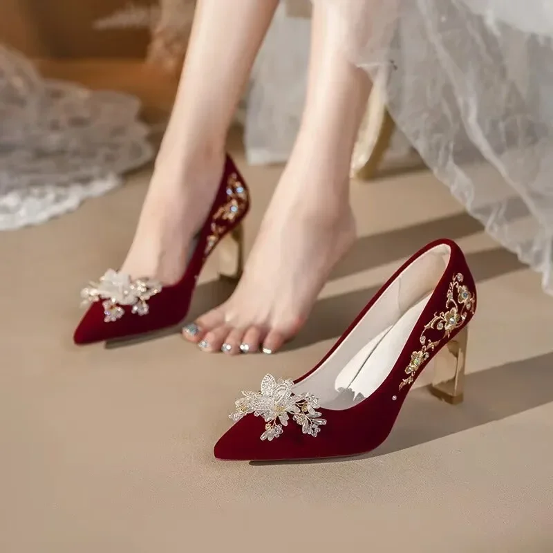 

Красные свадебные туфли на блочном каблуке, новинка 2025 года, новые китайские туфли на высоком каблуке