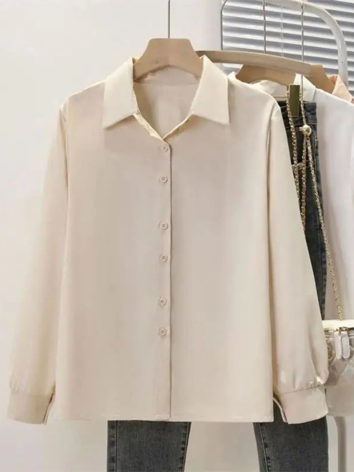 카라가 있는 루즈핏 긴팔 셔츠, 스트릿 스타일, 솔리드 컬러, 버튼업, 여성 패션 가을 컬렉션, 편안한 폴리에스터 소재