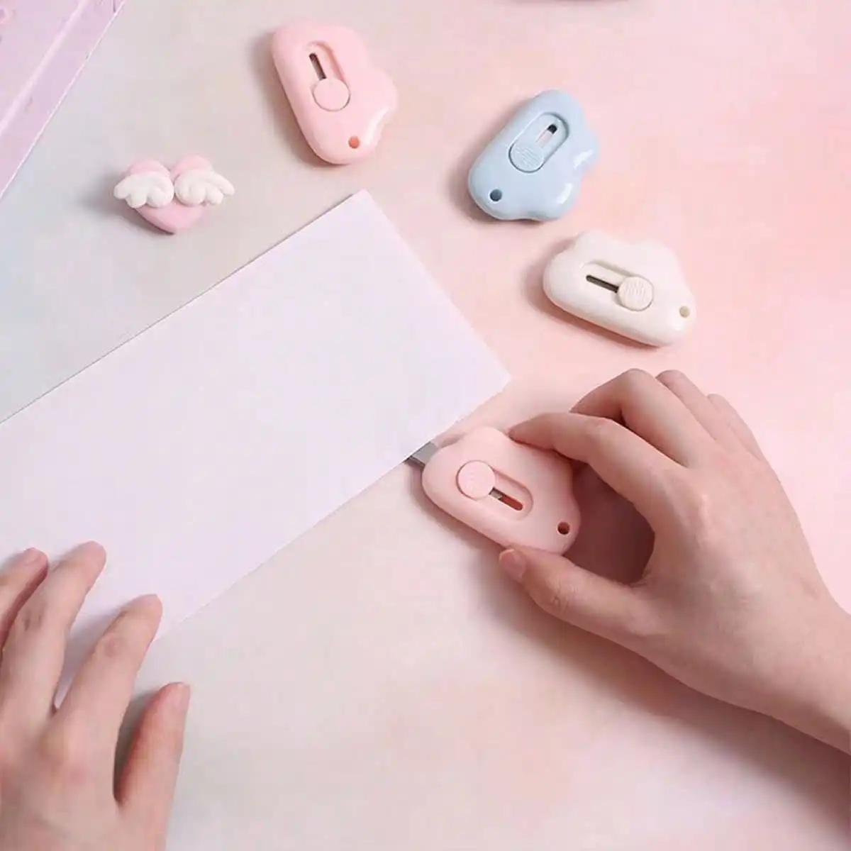 Portable Mini Cloud Shape Box Cutter With Auto Lock Retractable Blade, Self-Locking Safety Utility Knife, Push Forward To Lock Blade & Pull Back To Retract, Multi Color Craft Cutting Tool For Envelopes Shipping Boxes Art Projects SS260428201313865087814