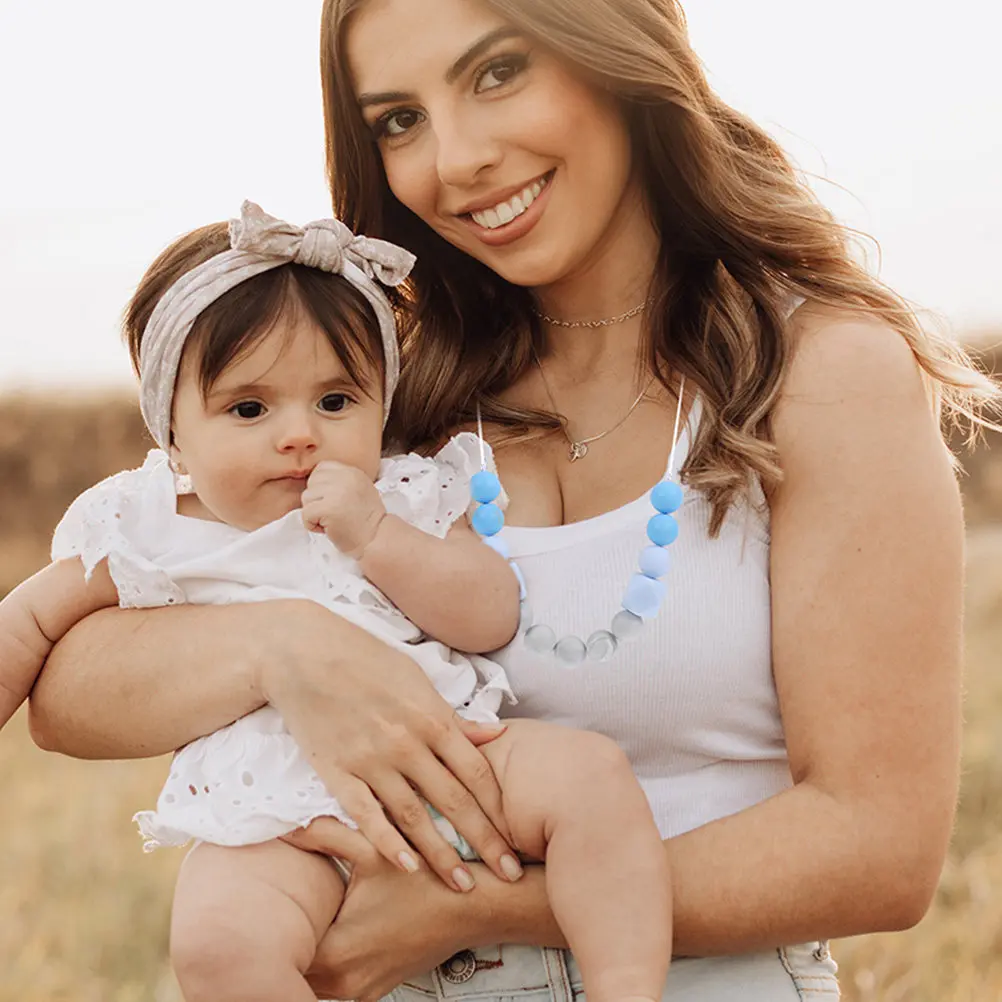 

2Pcs Baby Teething Necklace Set Stylish Dual Tone Nursing Chewable Pendant Lightweight Infant Soother for New Mom Convenience