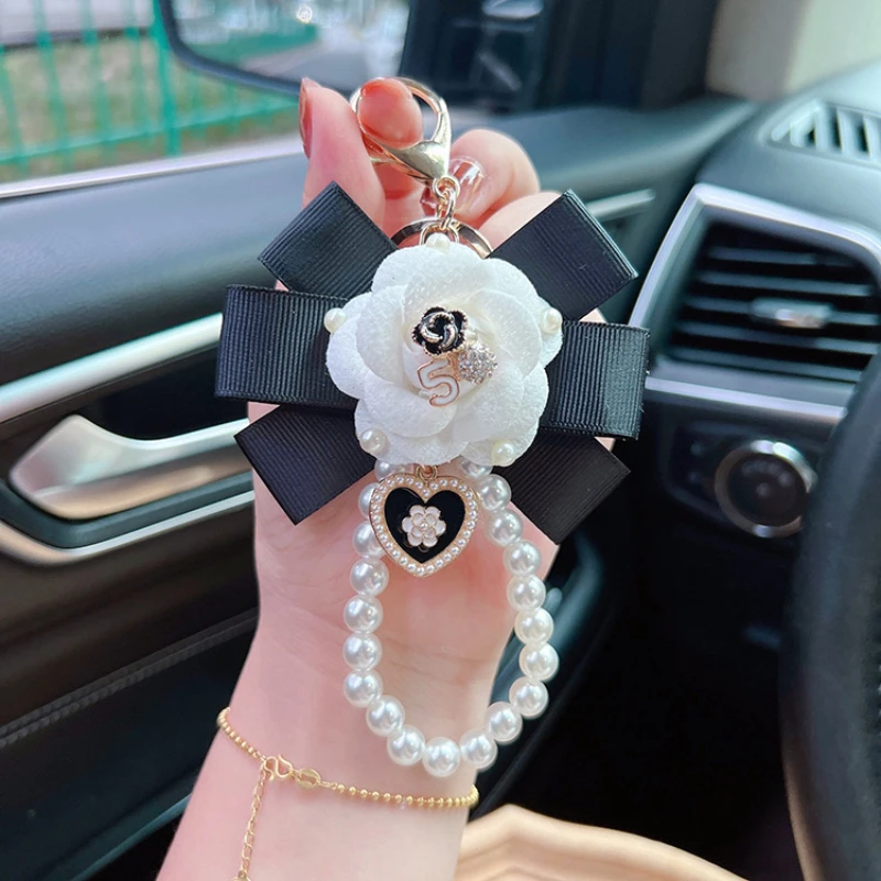 Creative Thread Camellia Flower Key Chain Pearl Chain Fashion Personality Bag Pendant for Women Car Keychain Accessories