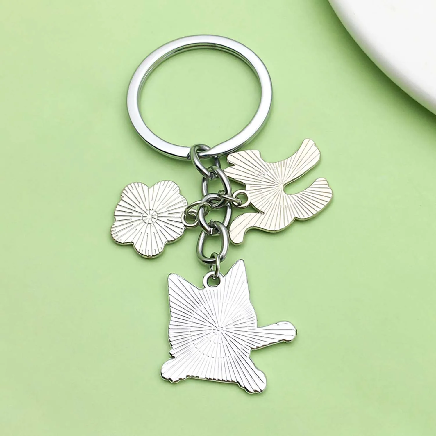 1pc Gothic Devil Cat and Paw Keychain, Alloy Halloween Key Ring for Car Keys, Backpacks, Wallets