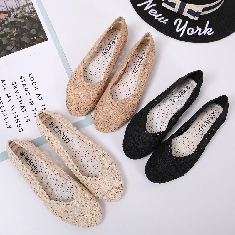 

2026New women's flat shoes, versatile solid color soft-soled large-size slip-on casual shoes