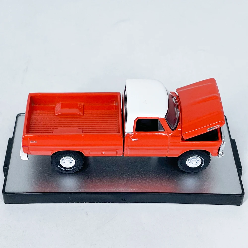 M2 Machines 1/64 1972 Ford F-250 Custom Red Die-cast Alloy Car Model Collection Gift Toy