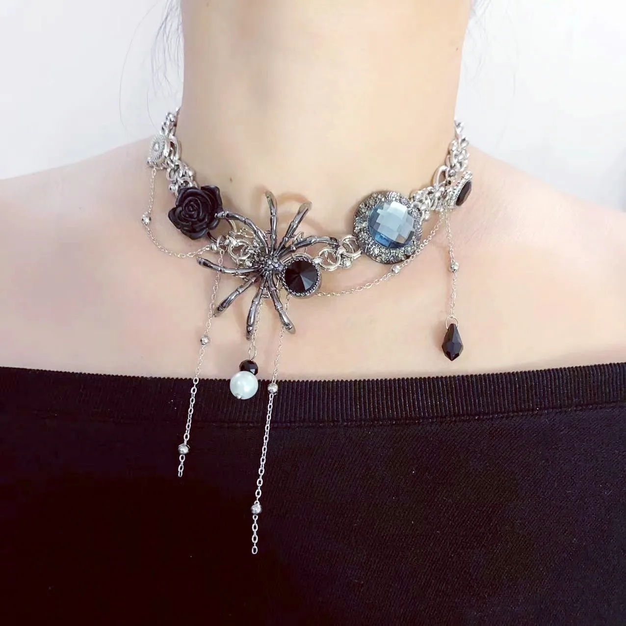 New Fashion Vintage Light Luxury Rhinestone  Spider Tassel Pendant Necklace Collarbone Chain Women's Jewelry