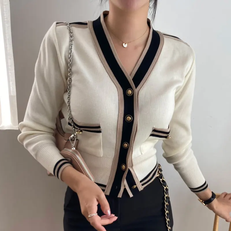 V-neck Contrasting Sweater Korean Chic Autumn/Winter Retro Patchwork Long Sleeved Top Elegant Metal Button Short Knit Cardigan