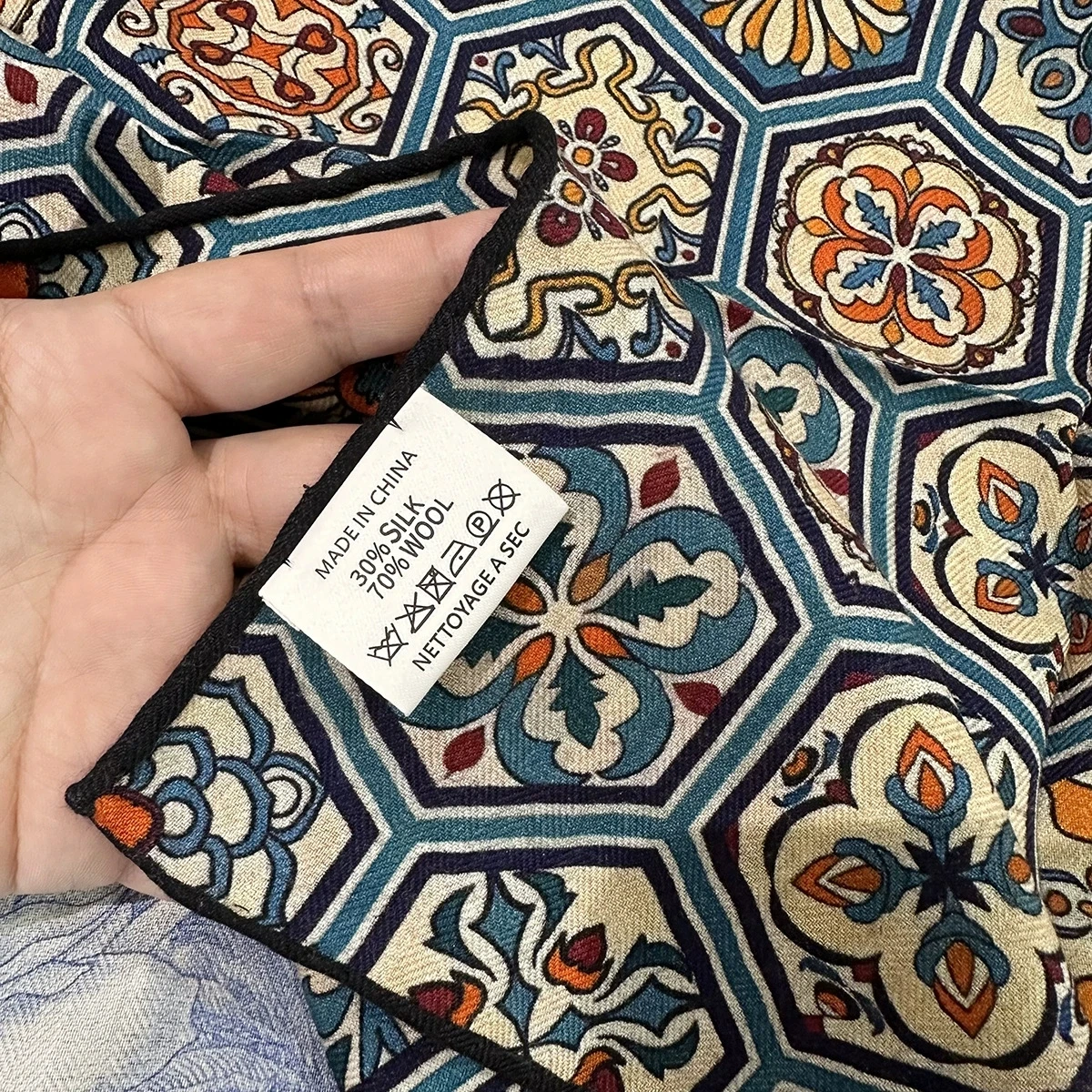 وشاح من الصوف الحريري المطبوع على الوجهين للنساء، مطبوع على الوجهين للخريف/الشتاء دافئ وأنيق أنيق شال لتدفئة الرقبة مربع