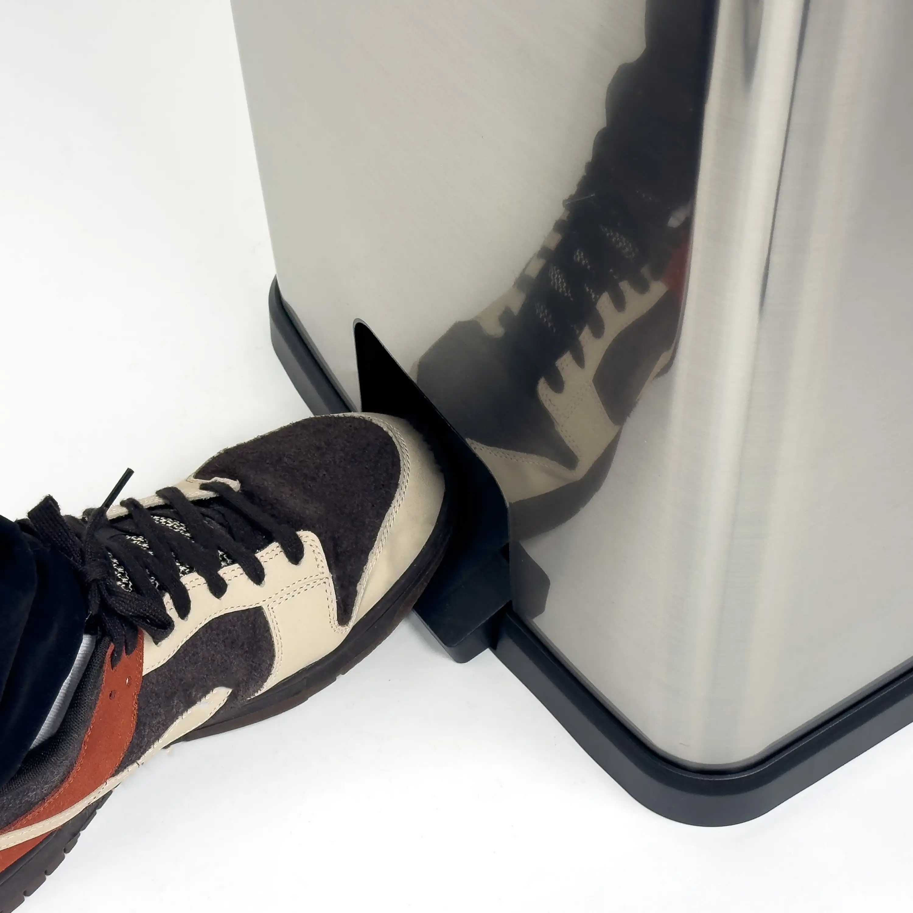 سلة مهملات سعة 13.3 جالون، سلة مهملات بلاستيكية للمطبخ، باللون الأبيض