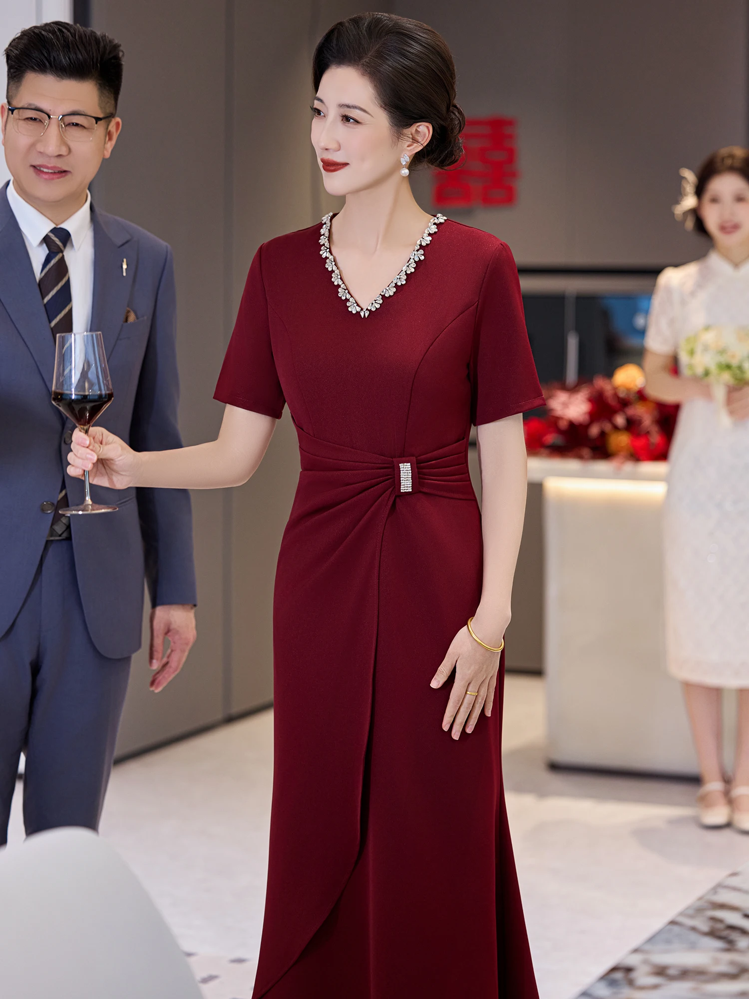 

Elegant V-Neck Wedding Dress Young And Wedding Banquet Clothes for Mother of the Bride Grandmother Happiness New 2026