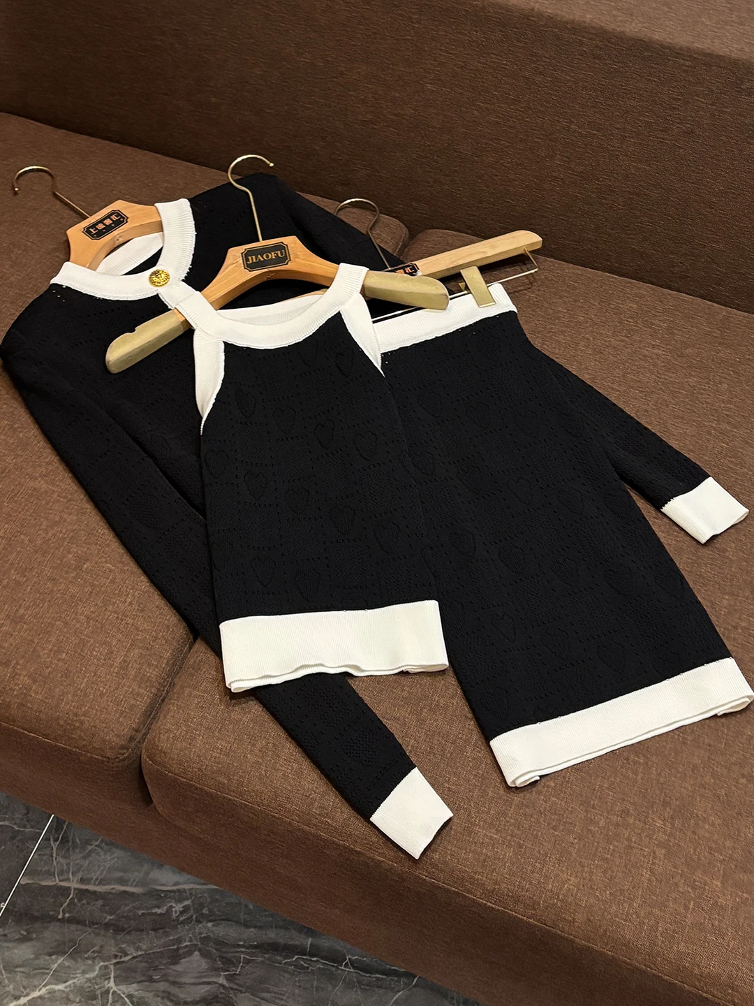 

2025 Новый вязаный кардиган Sle Color Blo Metal Bule, женский облегающий свитер, комплект футболок прямого кроя, длинный S...