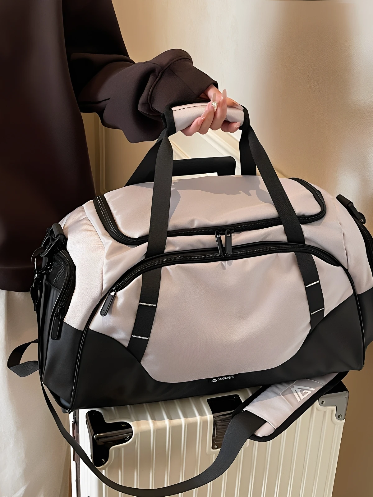 lightweight-large-capacity-handheld-travel-bag-for-men-and-women-sport-fitness-bag-short-trip-bag-dry-wet-separation