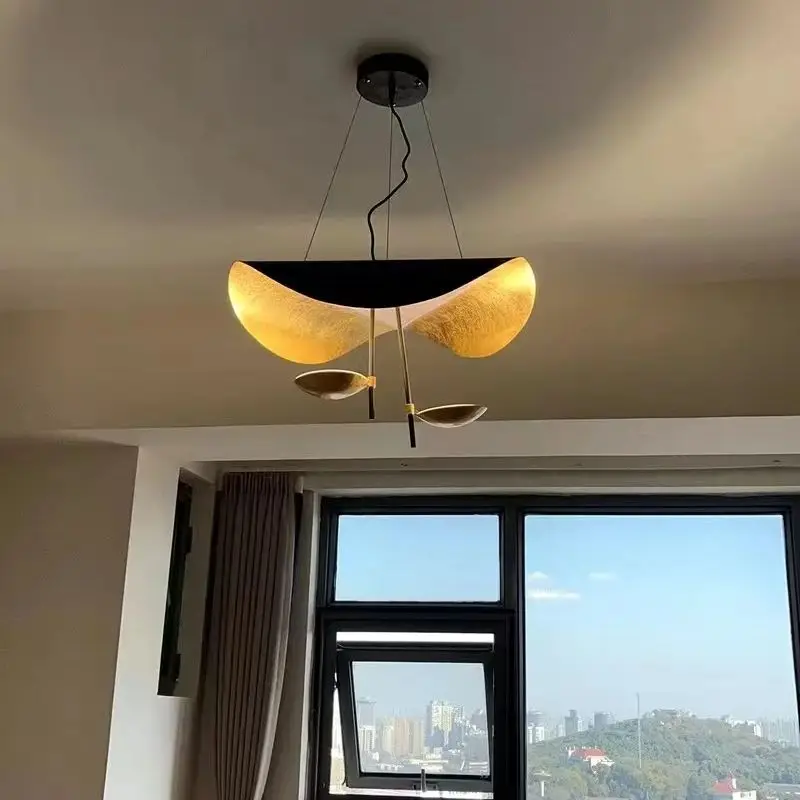 Lampe LED suspendue feuille d'or, simple et moderne, luminaire décoratif d'intérieur, idéal pour une salle à manger, un salon ou une chambre à coucher