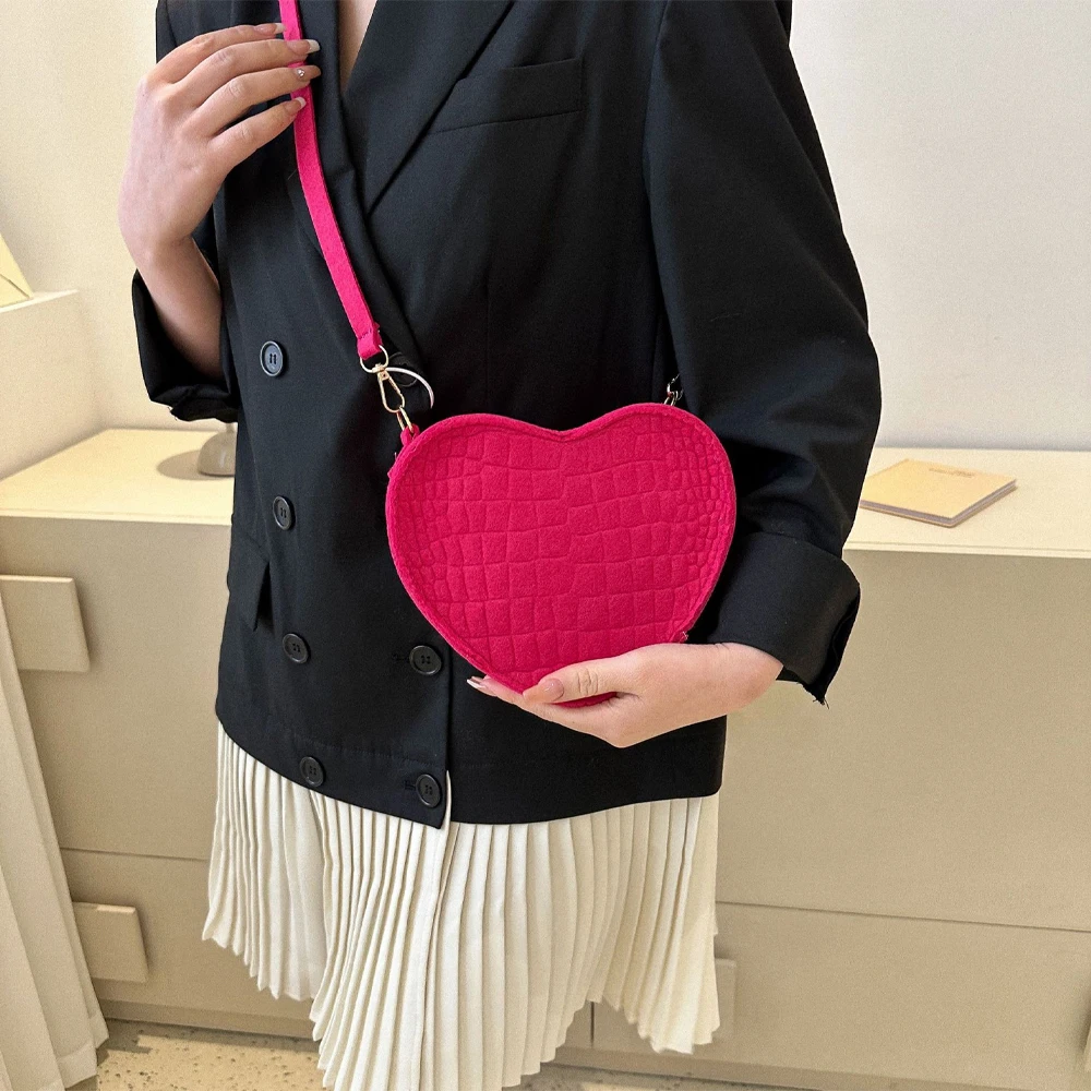 Women Heart-shaped Crossbody Bag Luxury Designer Felt Shoulder Bags for Ladies 2023 New Fashion Female Clutch Casual Handbags