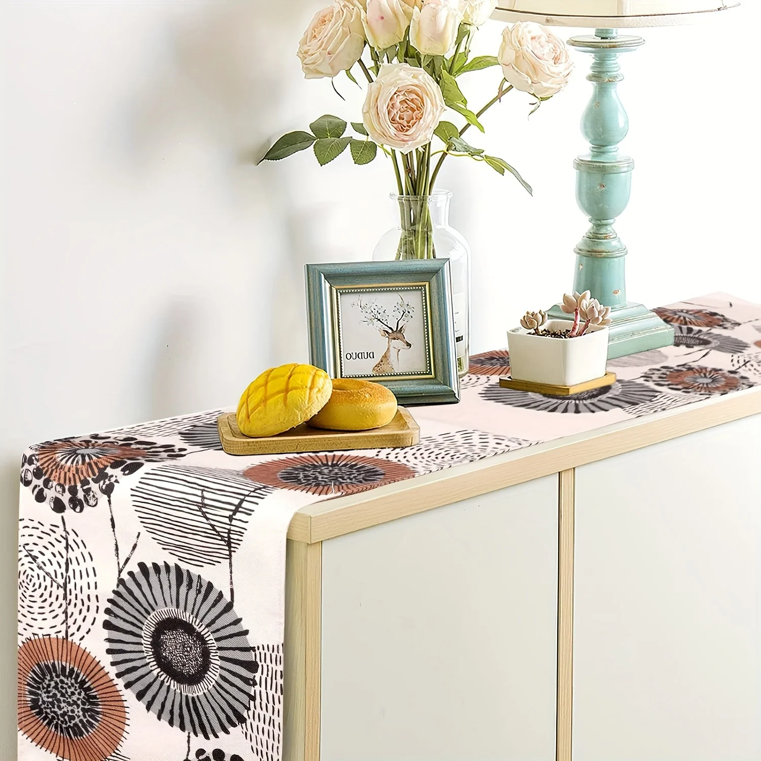 1 Abstract Floral Table Runner 2D Printed With Retro Flowers for Home Dining Table Decor to Daily Meals and Interior Decoration