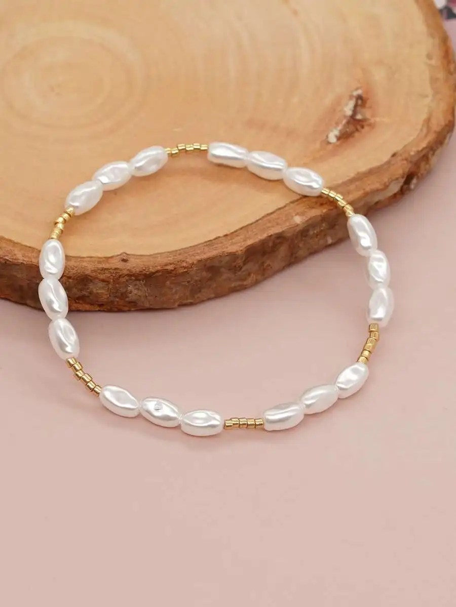 

Faux Pearl Beaded Bracelet with Elegant Cultured Design