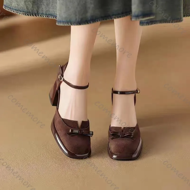 

Comemore Женская обувь Туфли-лодочки с квадратным носком и неглубоким носком для женщин в стиле ретро Женское платье на высоком каблуке Модные замшевые туфли Мэри Джейн