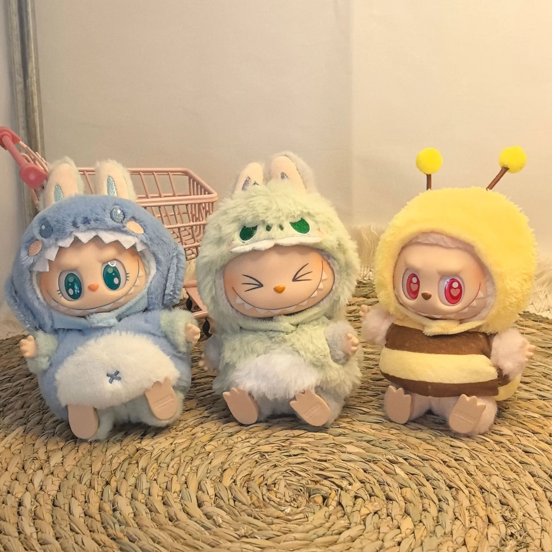 

Новинка 2025 года, подвесная одежда для кукол, одежда для акулы, пчелы, динозавров, милые украшения для кукол, аксессуары для кукол