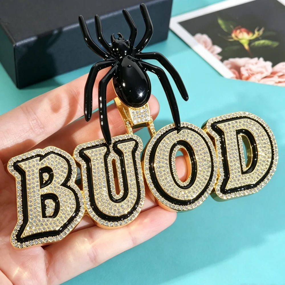Collier personnalisé avec pendentif araignée à deux lettres, serti de zirconiums cubiques, bijoux hip-hop tendance pour hommes