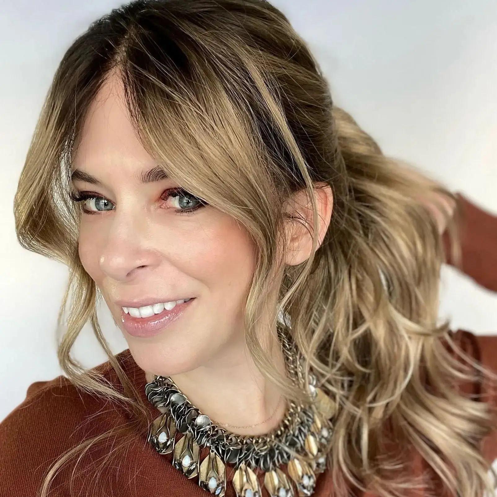 

Парик премиум-класса, омбре, карамельно-коричневый, синтетический кружевной верх, парики с темными корнями, 13*4, объемная волна, 180% высокая плотность, волокно брюнетки