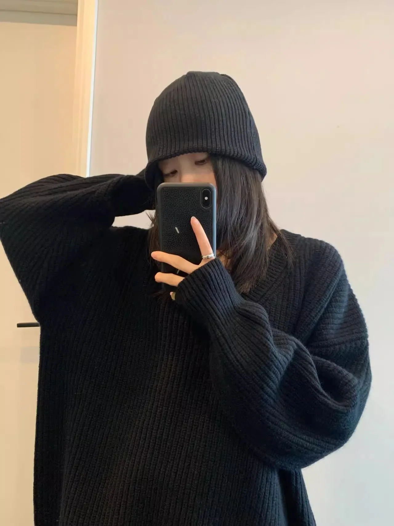 2024 New Black V-neck Loose Sweater Women\'s Lazy Style Spring and Autumn Long Sleeved Knitted Sweater Top