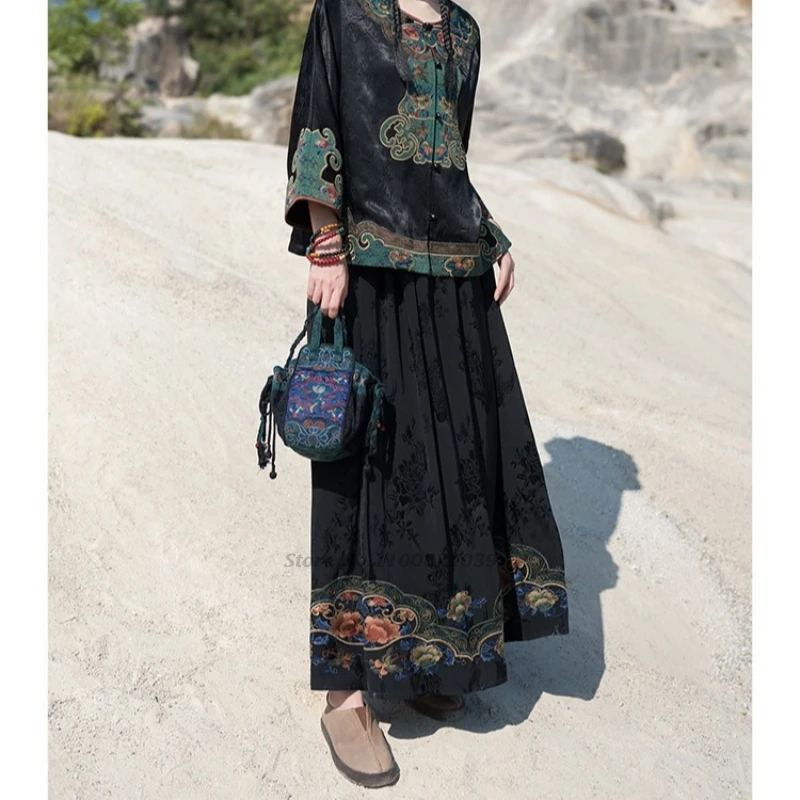 تنورة صينية تقليدية لعام 2025 تنورة شعبية مطرزة بالزهور الوطنية من قماش الجاكار الساتان تنورة عتيقة على شكل حرف a تنورة بخصر مطاطي