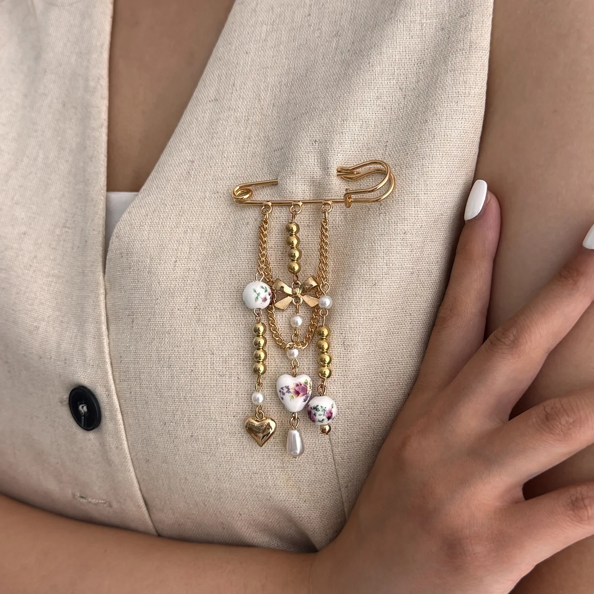 

CCB Brooch Badge Shirt Collar Sweet Beaded Bow Tassel Brooches Stylish Pin Waist Buckle Ceramic Bead Pearl Charm Clothes Acce