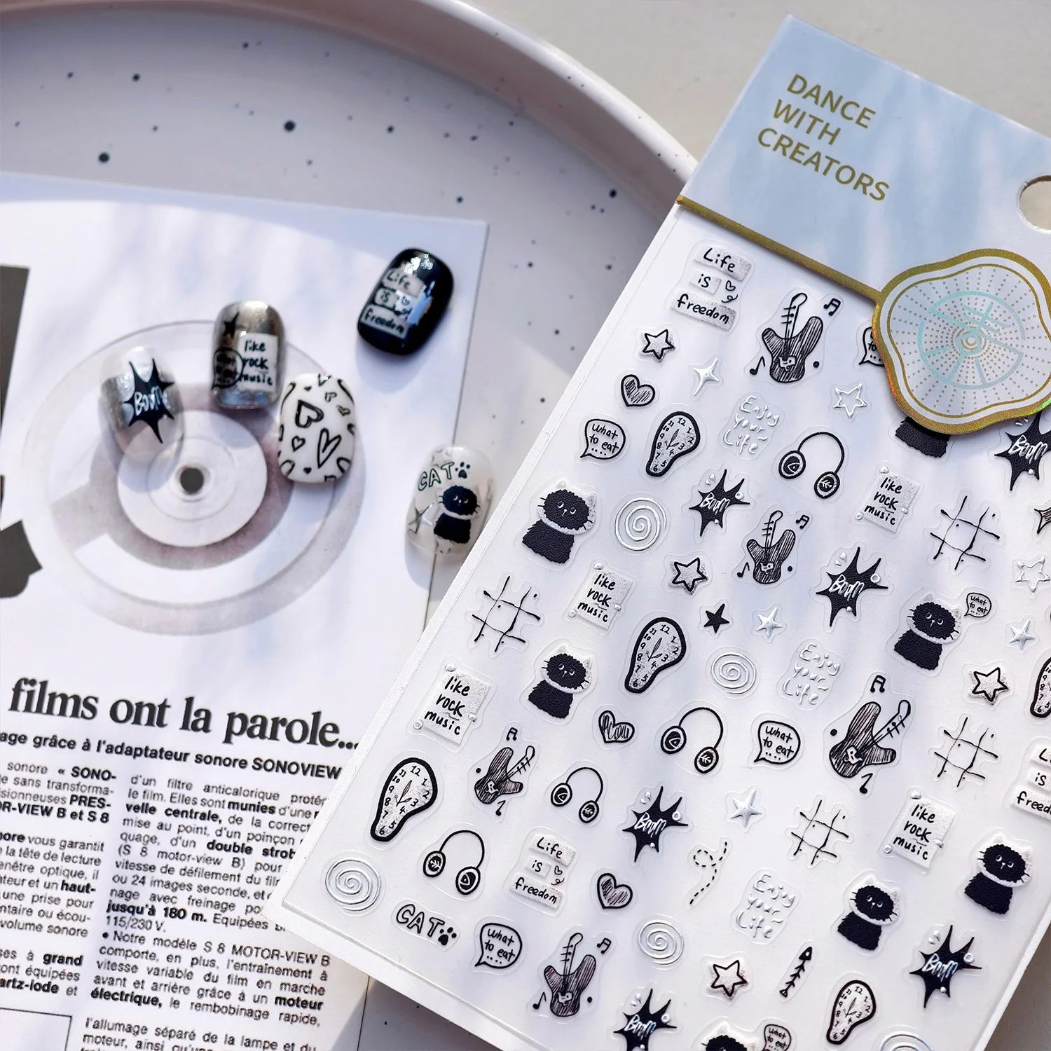 Reloj de gato negro, notas de guitarra, perro, oso, manzana, estrella, corazón, flor, línea de grafiti, vaca, pato, pastel, lazo, nube, pegatinas artísticas para uñas