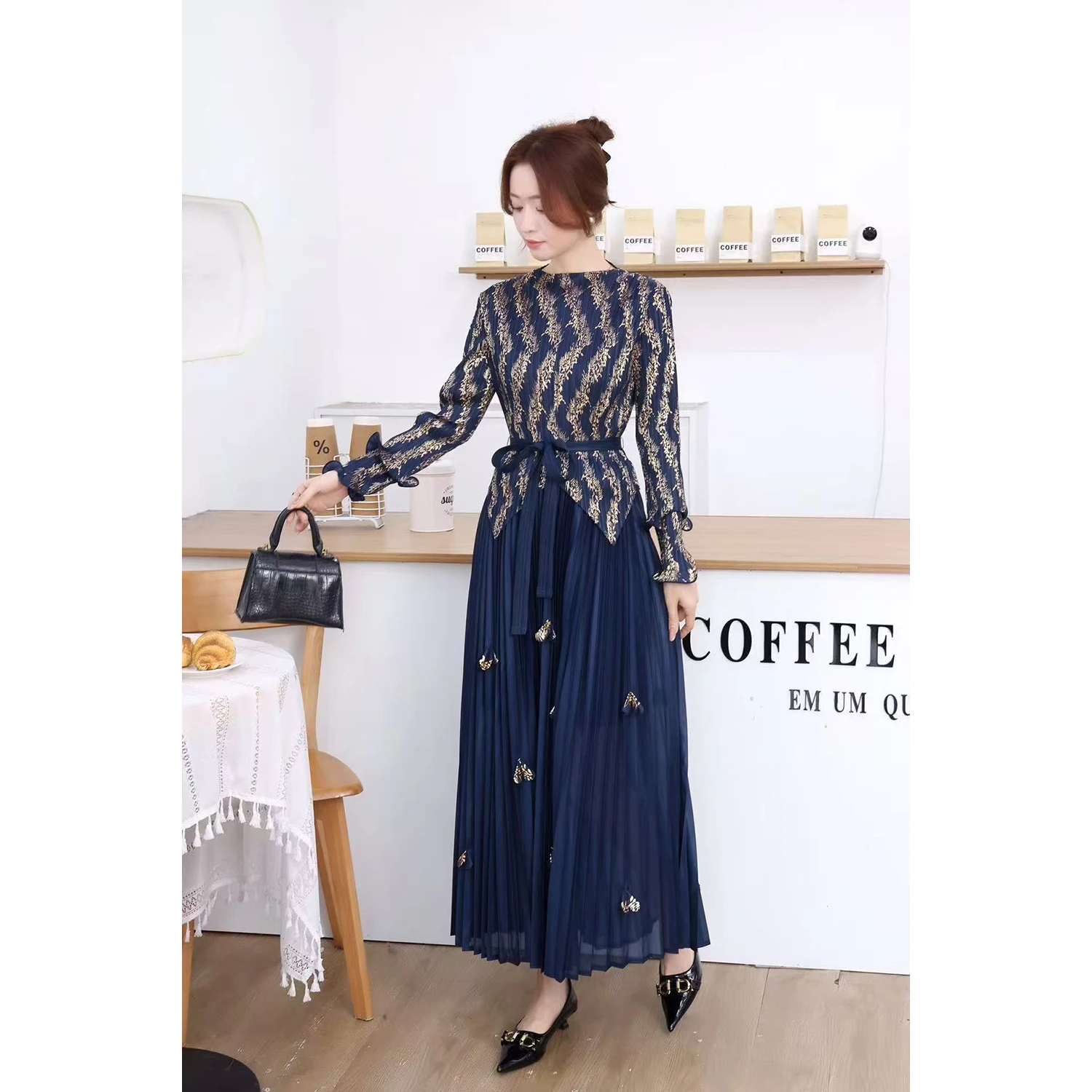 

Southeast Asian Transoceanic High Waist Pleated Long Skirt Gold Stam Tee-dimensional Flower Decoration Belted Wood ai...
