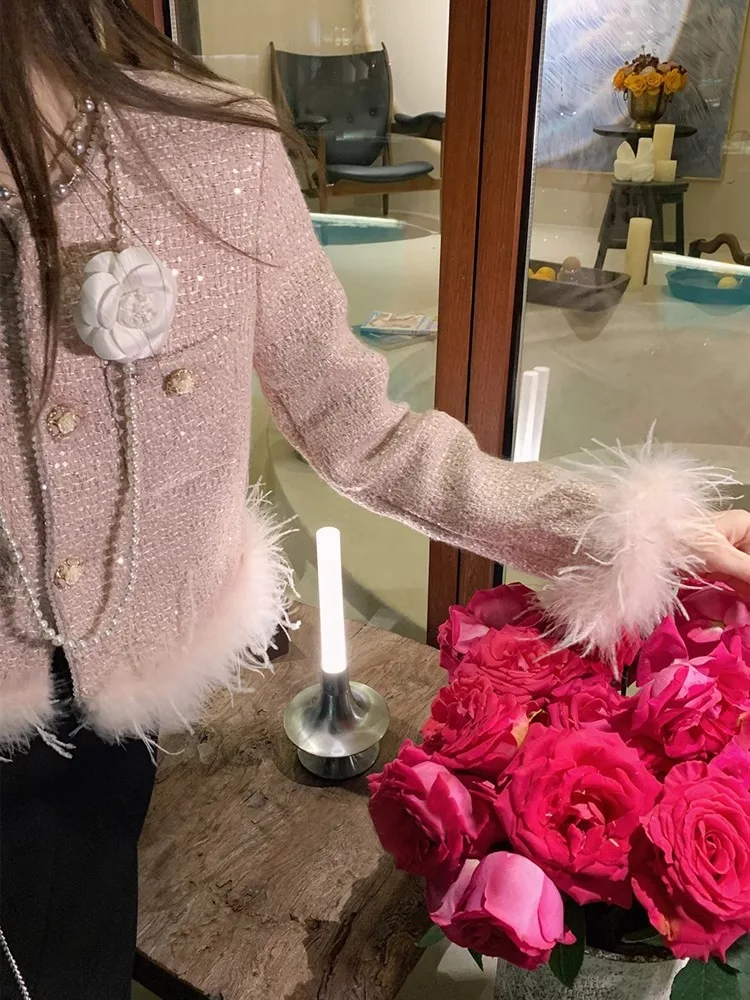 

French Luxury Small Fragrant Wind Coarse Tweed Metal Thread Weave Coat Women's Autumn Winter New Ostrich Hair Hem Short Jacket