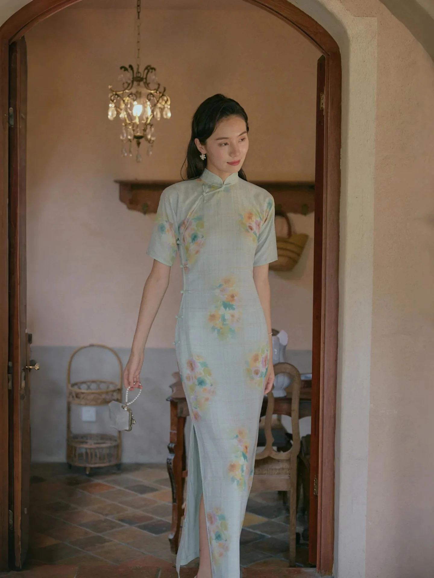 

Осенняя новинка: Винтажное элегантное повседневное платье-ципао из шелкового шифона с длинным рукавом, на пуговицах спереди, состоящее из четырех частей.