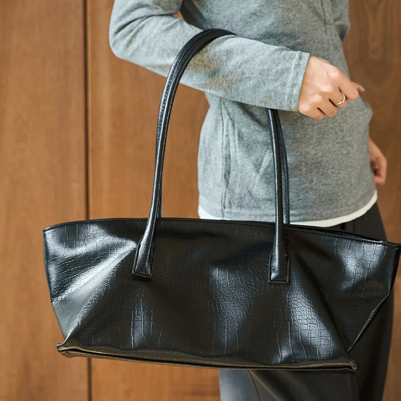 Luxury Crocodile Leather Pattern Shoulder Bag Retro Minimalist Solid Black Tote Bag High Quality Versatile Daily Commute Handbag