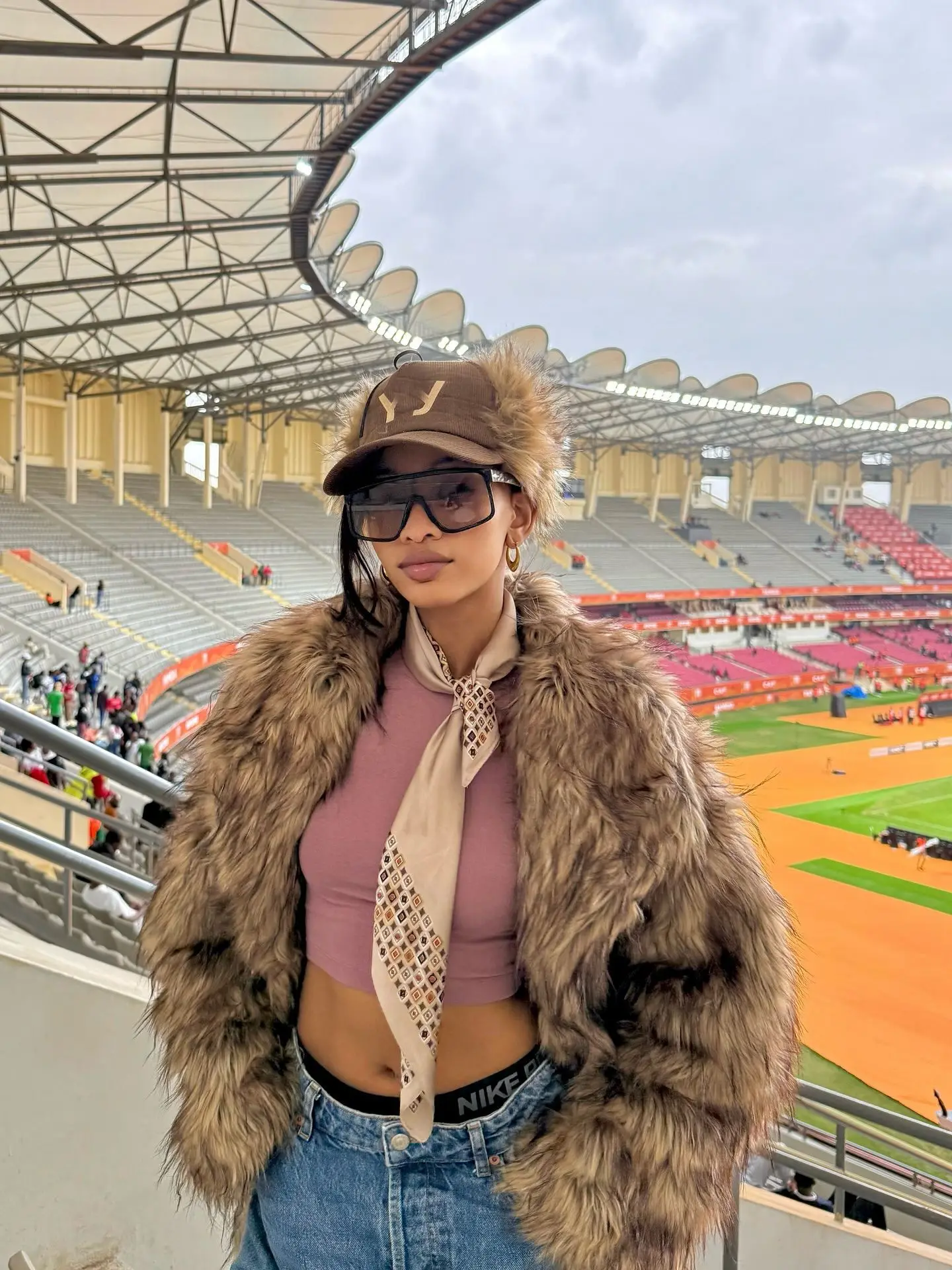 秋冬用ファー付きアウター レディース フェイクフォックスファーコート ジャケット ターンダウンカラー 長袖 オープンステッチ 厚手 暖かいファー ルーズ 2025