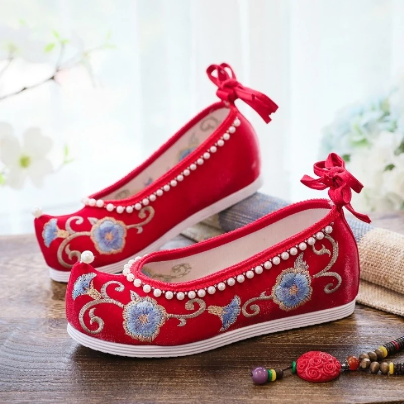 

2026 Women's Chinese Floral Embroidery Hanfu Shoes Pearls Decor Multi-Color Inner Height Traditional Wedding Footwear Q-928