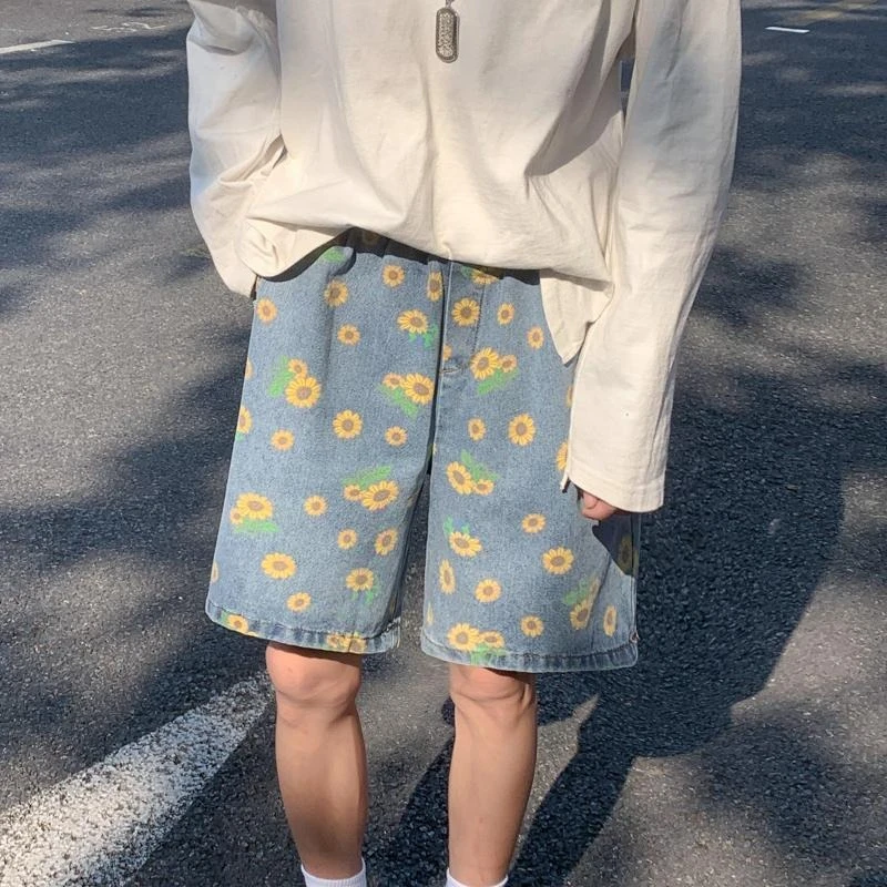 Men's Casual Mid-Length Denim Shorts Light Wash Daisy Design Straight Leg Loose Elastic Waist for Summer Edgy Urban Look