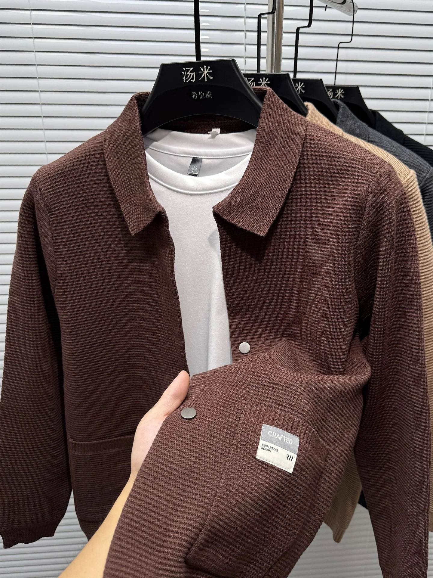 

Trend high-quality knittedmen's lapel cardigan luxury brand letter embroidery pocket new fashion button decoration casual coat