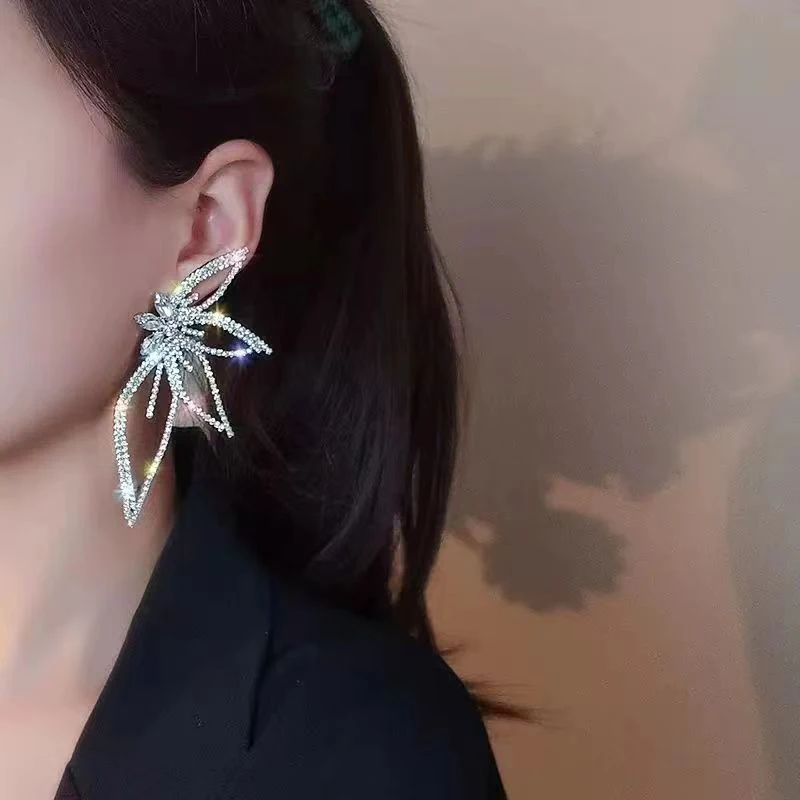 Pendientes de tuerca de flor de hoja de arce de circón exagerado para mujer, regalo de joyería de fiesta de personalidad, moda de lujo, nuevo