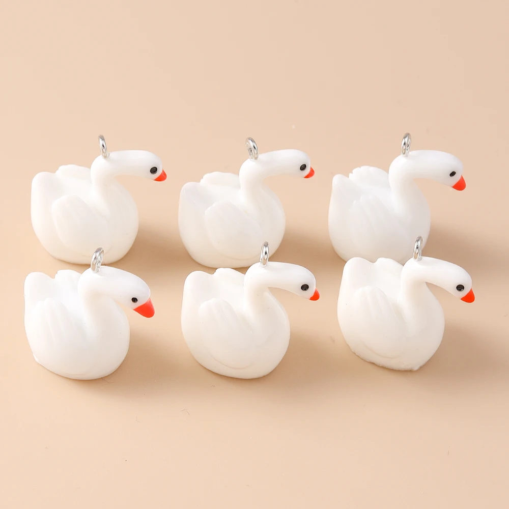 Leslie 10 Stück niedliche weiße Schwan-Anhänger aus Kunstharz für baumelnde Ohrringe, Schlüsselanhänger, Halsketten, Anhänger, DIY-Schmuckzubehör – Detail 6