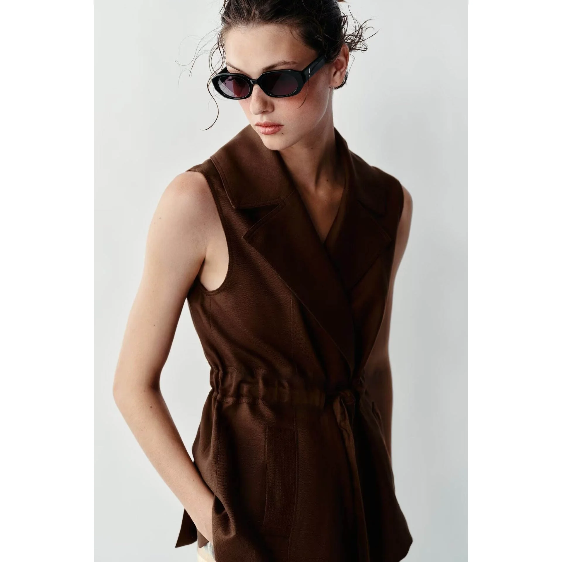 Fashionable Casual Vest with Belt Personality Women's Wear Polyester Fiber Short Style Single Button Closure Curvy Fit