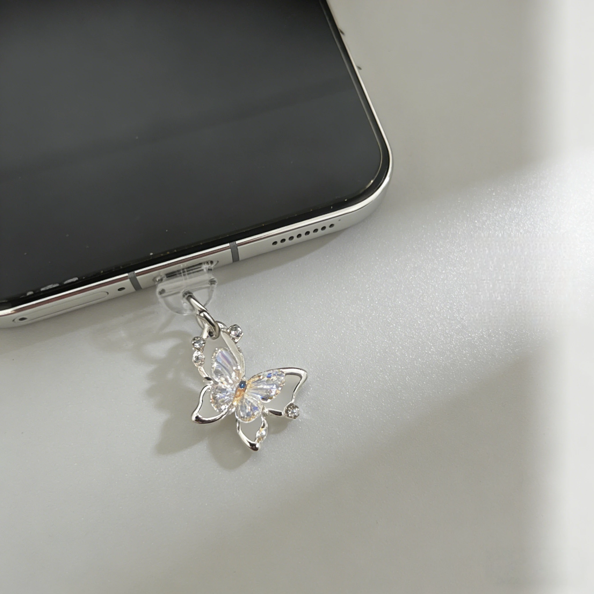 سدادات غبار متعددة الأنماط لله - مراجعة Phone Accessories You Need وسعره