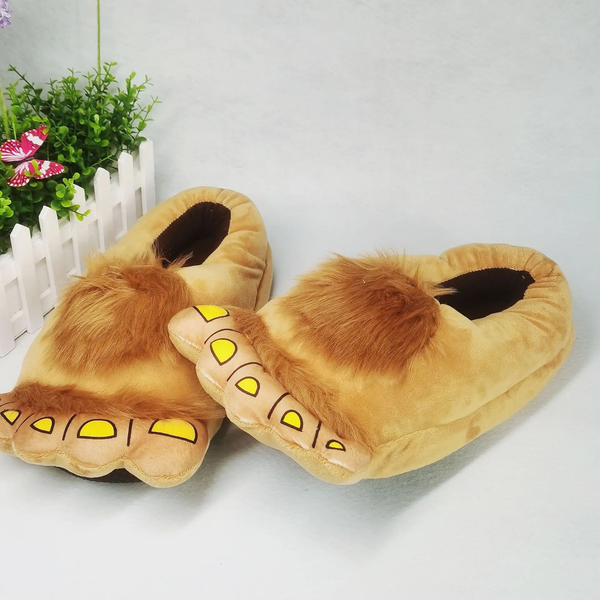 Chunky Wild Bigfoot kapcie mężczyźni kobiety wyściełane bawełną zwierzęce futro slajdy projektant rozmyte kapcie kryty ciepłe buty Plus rozmiar