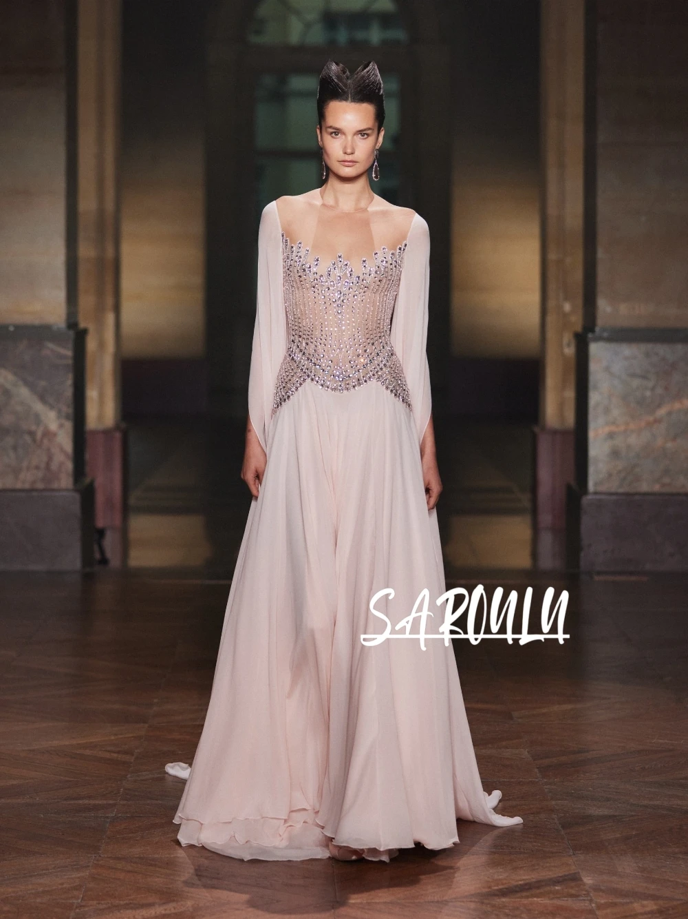 Errötendes Rosa Transparentes Chiffon-Abendkleid mit Feinen Perlen und Strassbesatz, Langen Ärmeln, Elegantes Formelles Abendkleid in Übergröße, Maßanfertigung