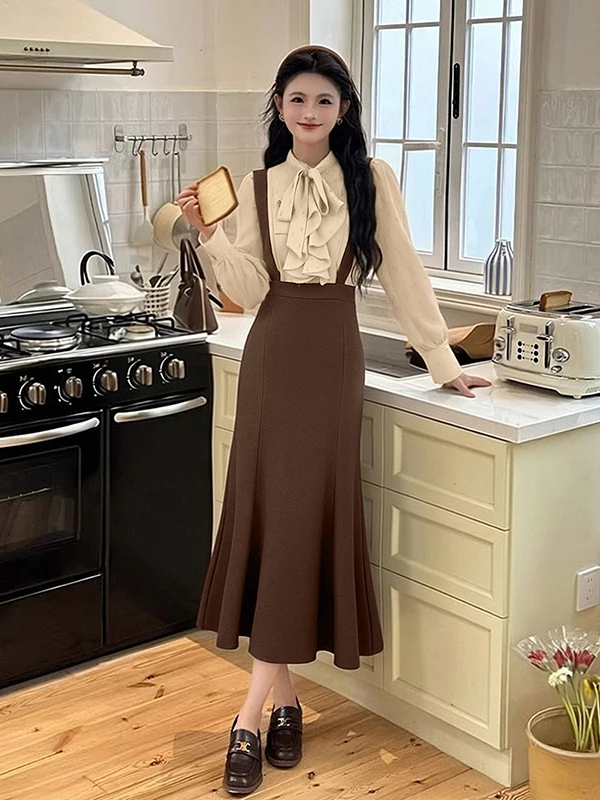 

Весна 2026: Новинка! Нежный комплект из двух предметов Gentle Miss Feelings: топ на бретельках и юбка. Мягкий, элегантный, из полиэфирного волокна.