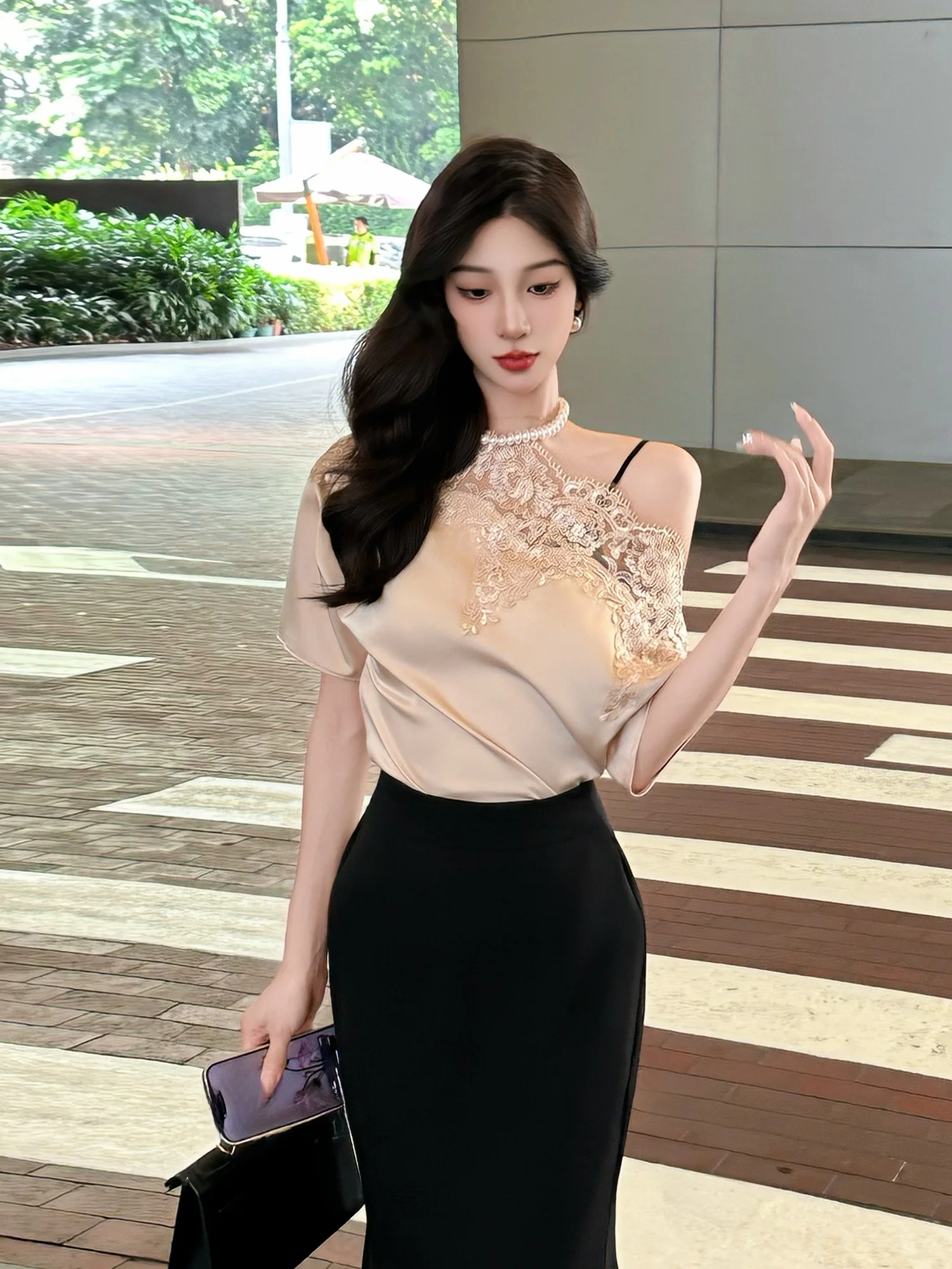 

Original MD Summer 2025 Slim Fit Lace Splicing Design Sense Top Korean Sle Commute Wind Straight Tube ort Sve Women's ...