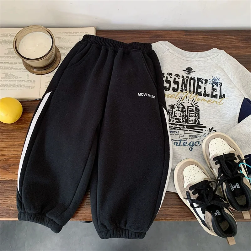 الأولاد الشتاء زائد المخملية السراويل الجديدة للأطفال رسالة فضفاضة السراويل الخريف موضة الدافئة Sweatpants 2025 في سن المراهقة قيعان غير رسمية
