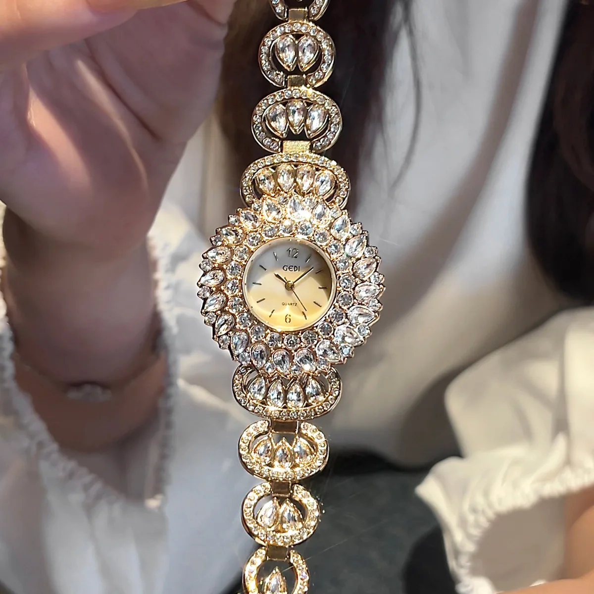 Hot Selling in The Middle East, Popular Among Women, Diamond Palace Style Bracelet, Rhinestone Exquisite Women's Watch Jewelry