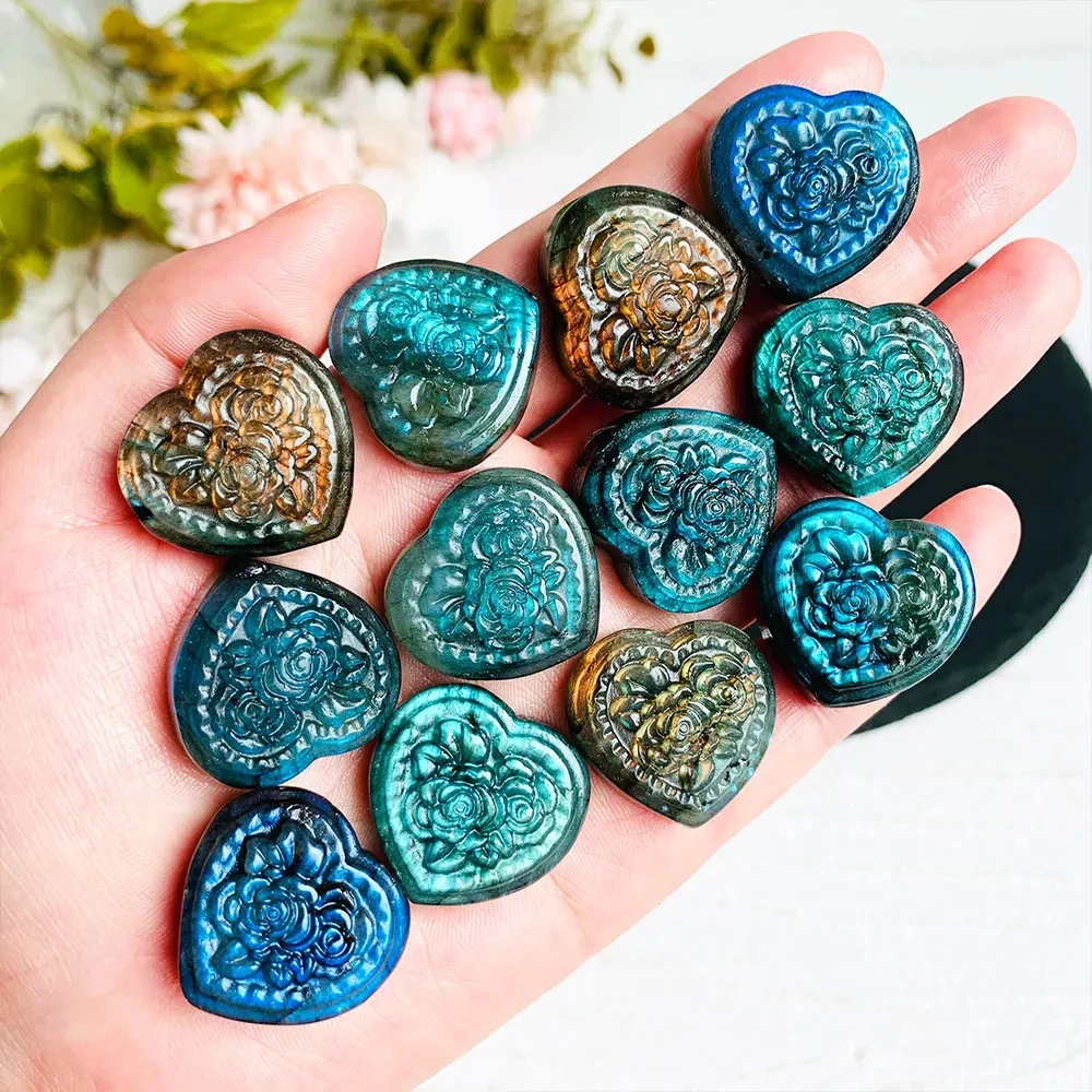 Random natural multicolor strong flash natural crystal heart-shaped labradorite carving, delicate heart paired with rose