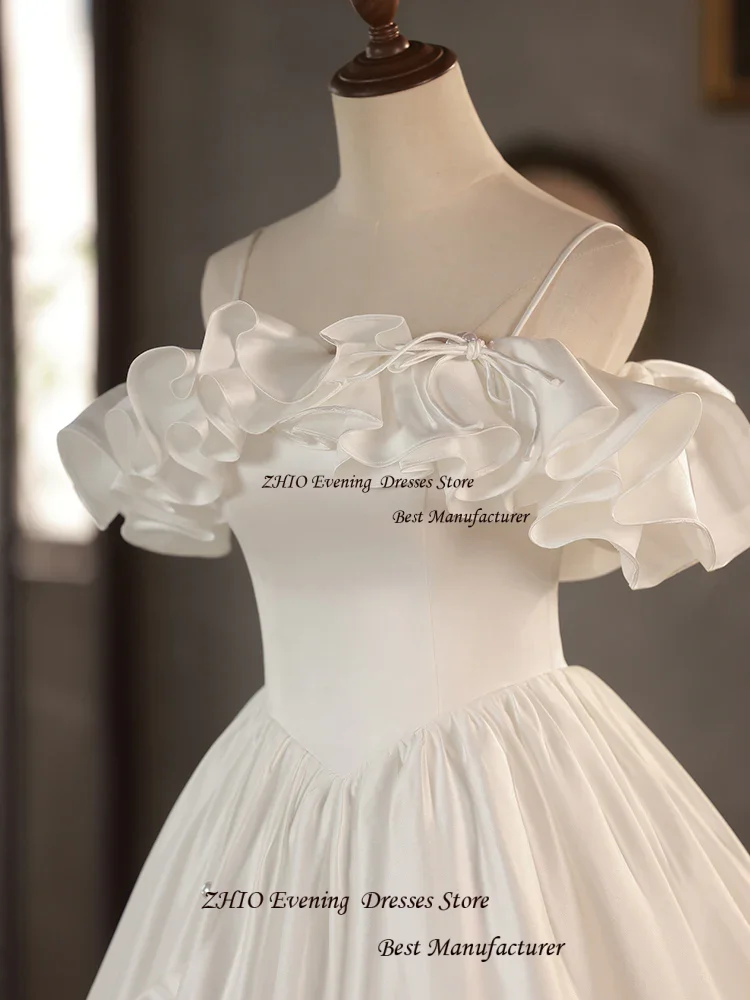 ZHIO 현대 오프 숄더 A 라인 새틴 웨딩 드레스 끈이 없는 짧은 소매와 셔링 레이스 업 뒷 바닥 길이 신부 가운