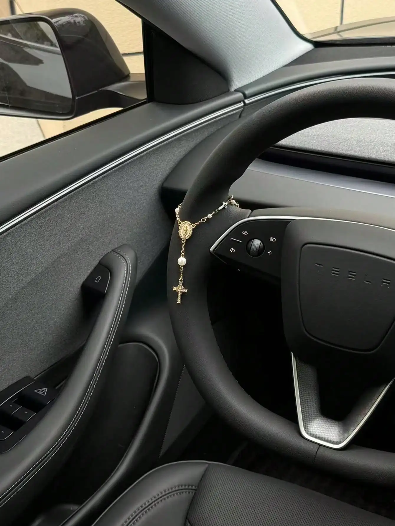 1pc Steering Wheel Rosary Ornament | Rosary Car Pendant Accessory | Car Decor | Car Pendant | Unique Fashion Car Pendant Decorat