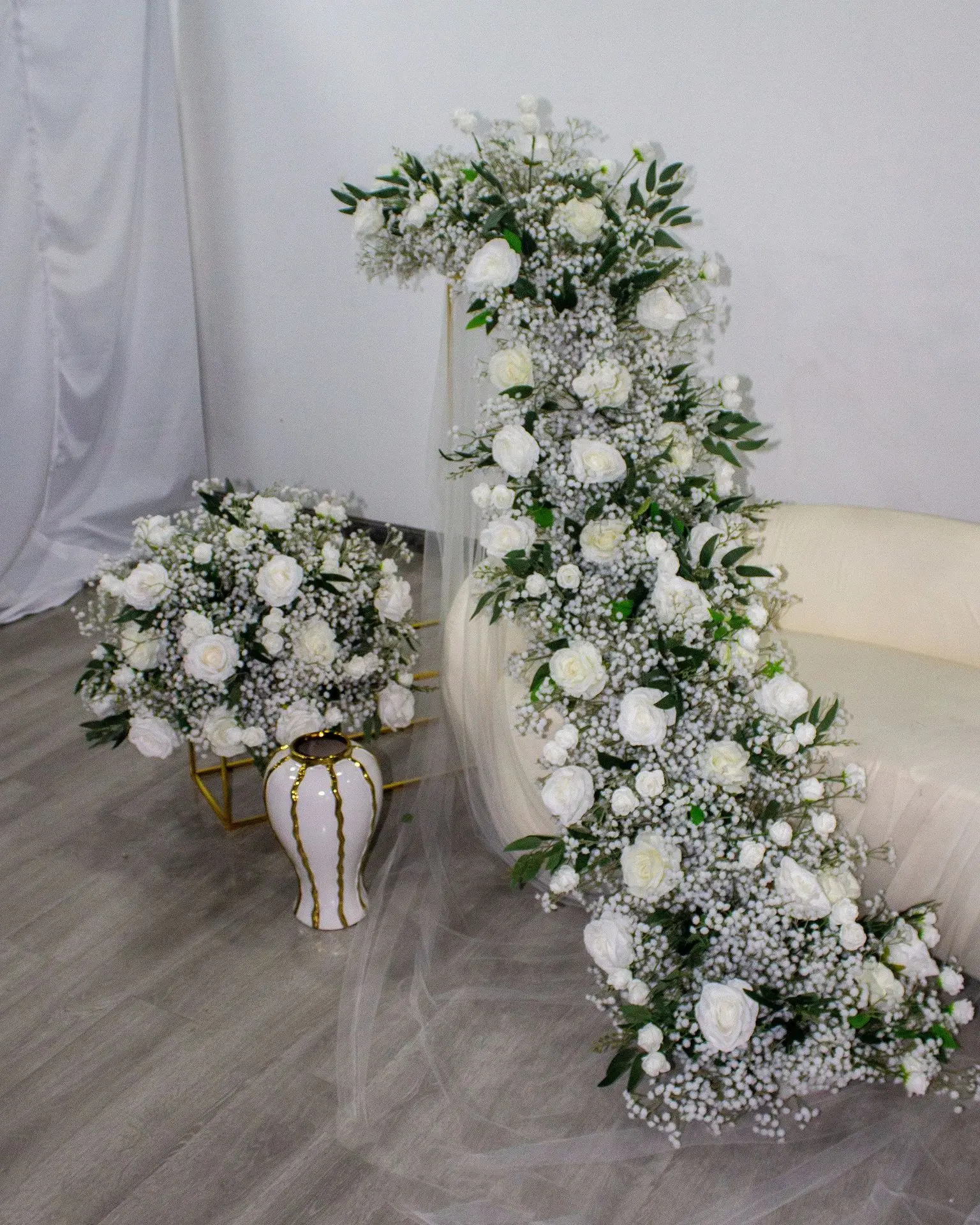 Großhandel Künstliche Blumenkugel Grüne Rosen Gypsophila Blumenreihe Hochzeitsbühnenbogen Hintergrund Seidenblumen Event-Party-Dekoration – Detail 3